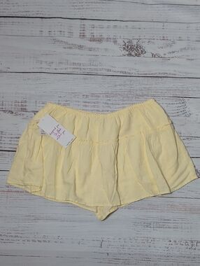 ⭐ Vanilla Star XL Yellow Women's Tiered Summer Shorts ⭐